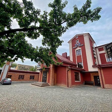 T&S Apart-Hotel Chernivtsi Exterior foto