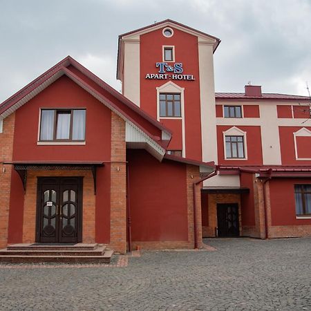 T&S Apart-Hotel Chernivtsi Exterior foto