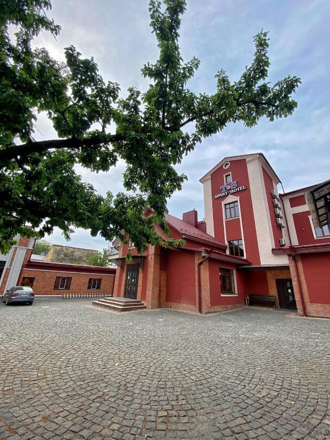 T&S Apart-Hotel Chernivtsi Exterior foto