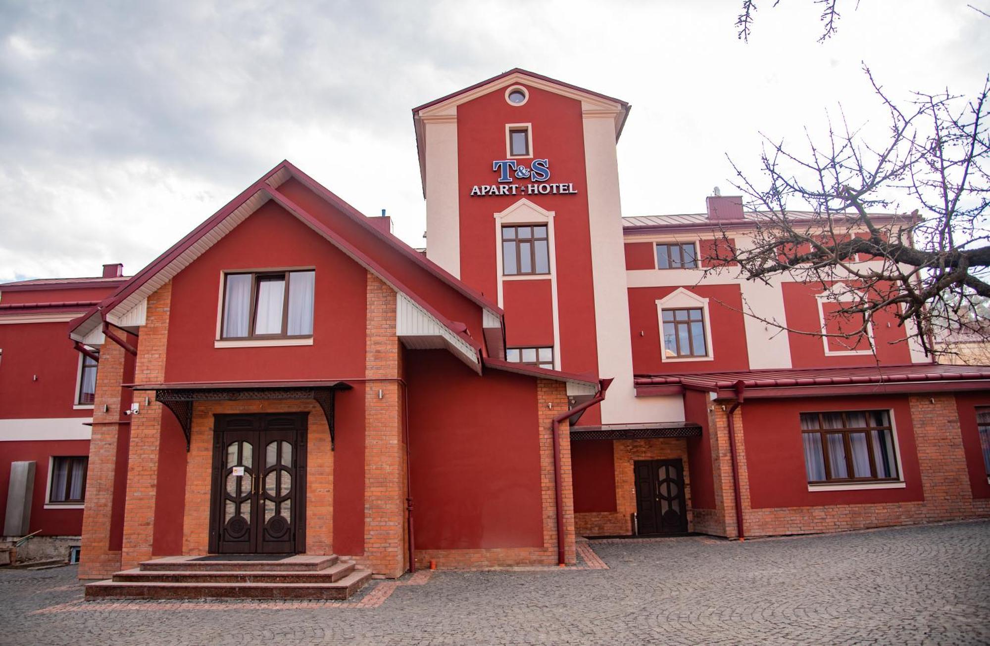 T&S Apart-Hotel Chernivtsi Exterior foto